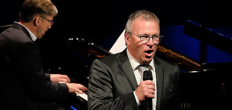 Ingo Dickewied singt Udo Jürgens