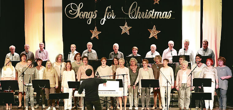 &#039;Songs for Christmas 2022&#039; im Kurtheater Horn-Bad Meinberg mit dem Gospelchor Stapelage